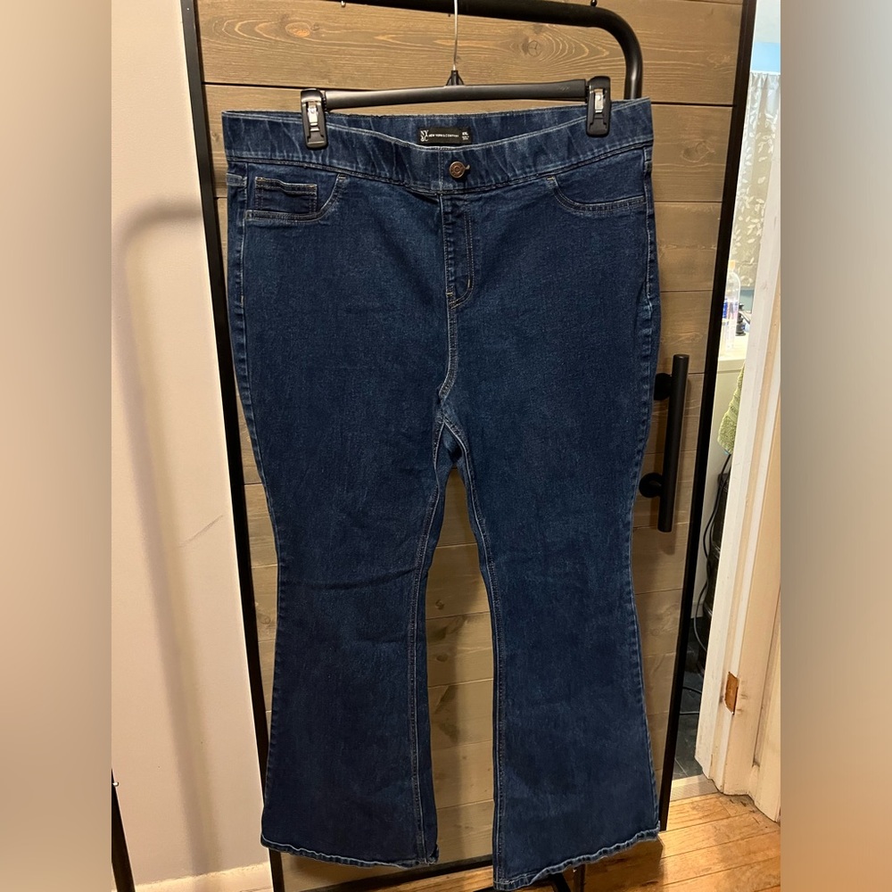 New York & Company pull on jeans